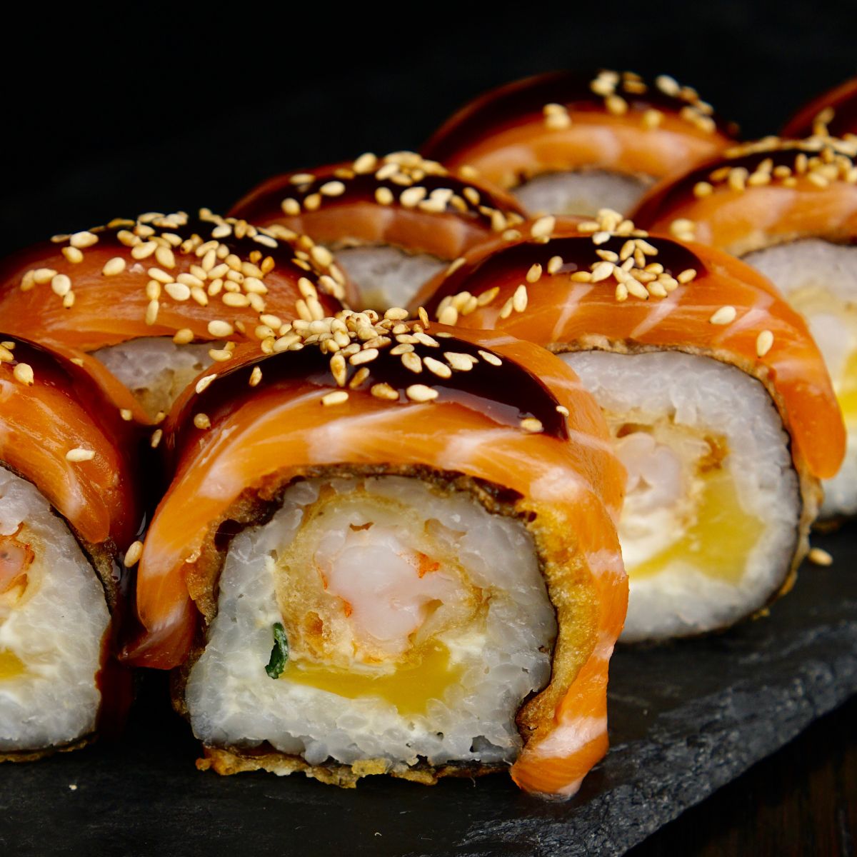 Рол темпура з лососем