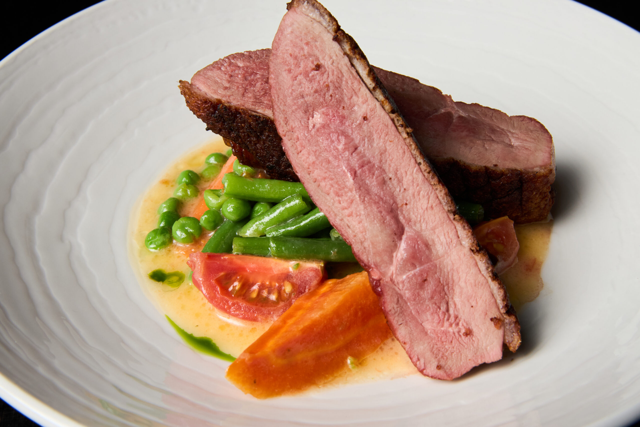 Качине філе з сезонними овочами