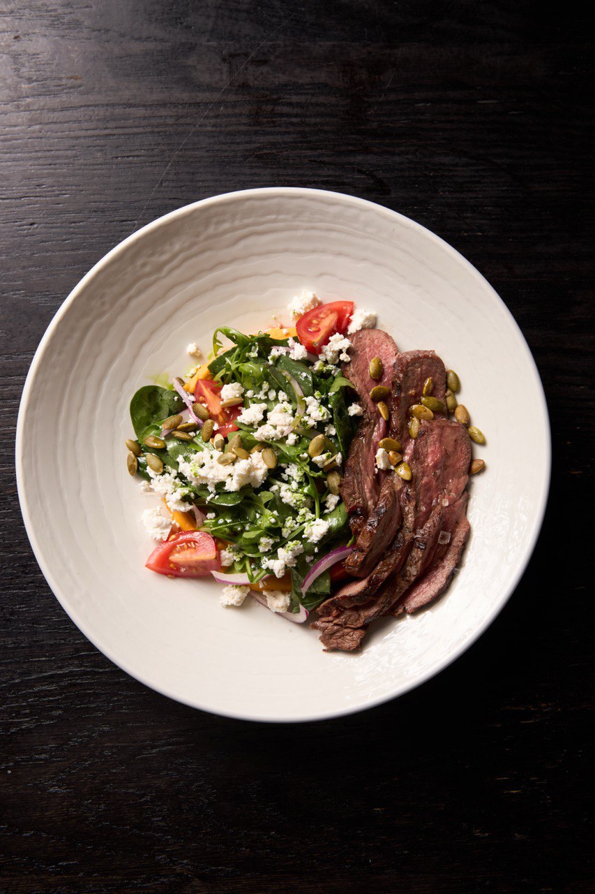 Салат з гарбузовим кремом та яловичиною