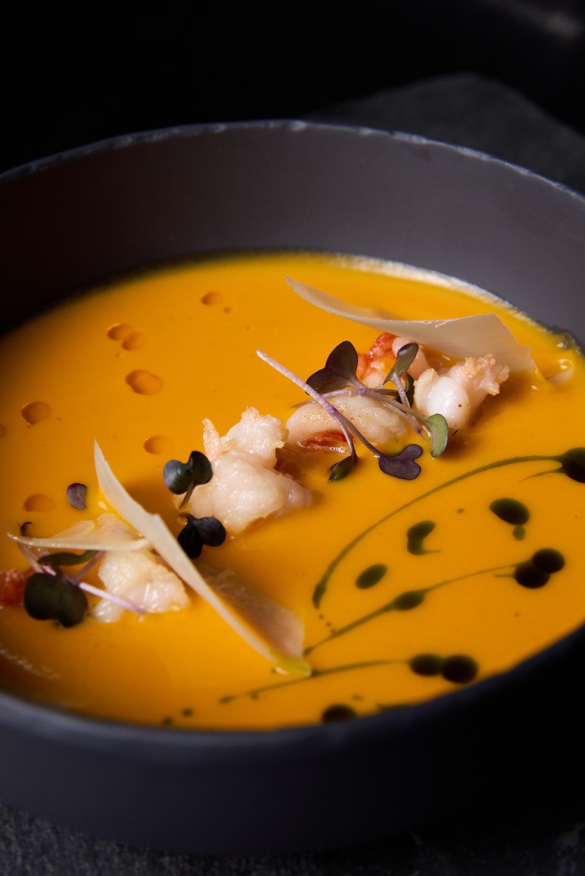 Гарбузовий крем-суп з карамельною креветкою